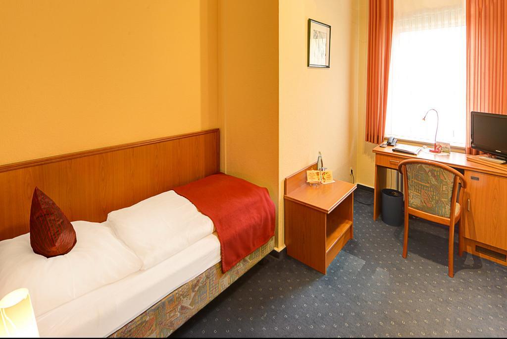 Hotel Restaurant Zum Werdersee Bremen Exterior photo
